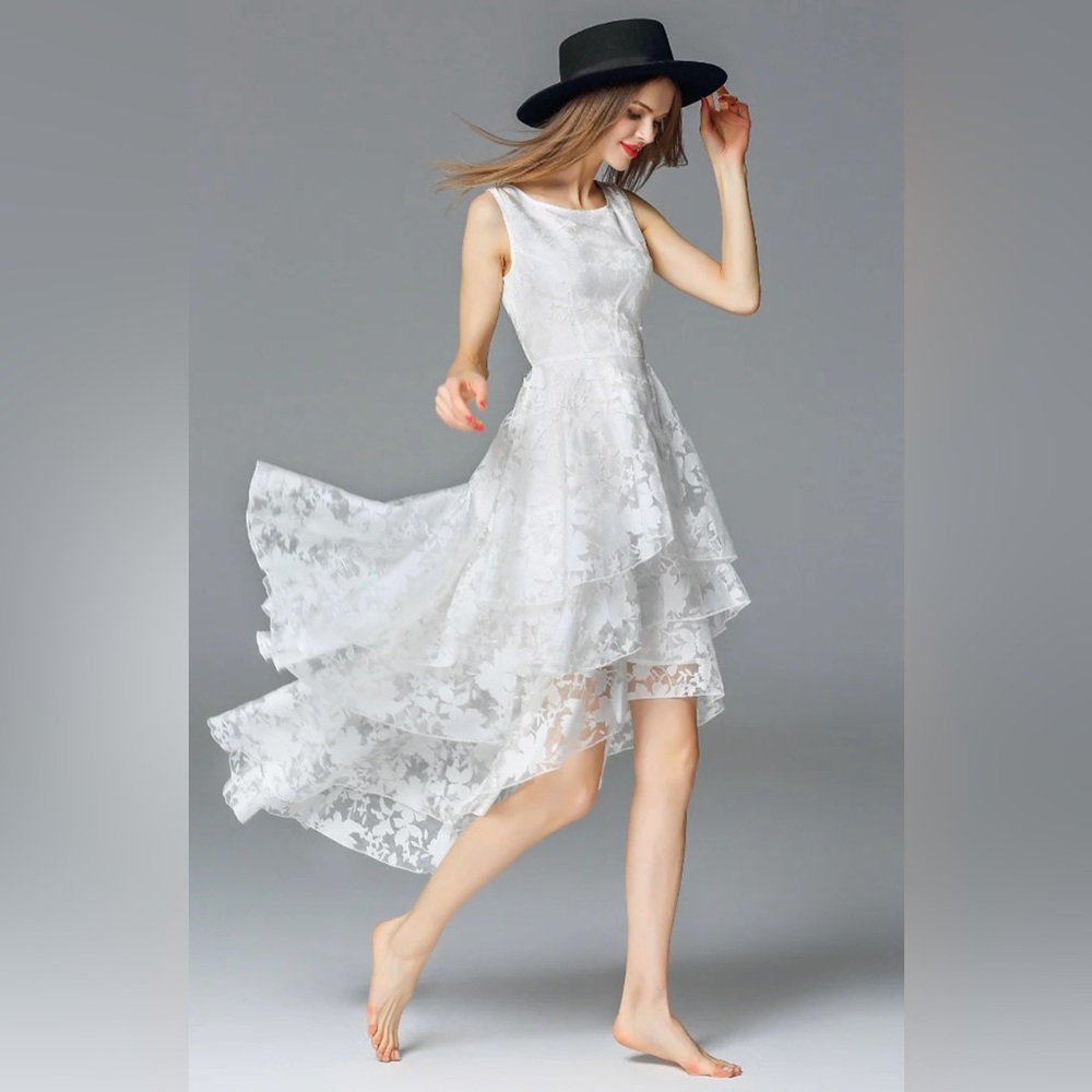 X & Y Fashion: White Layered High-Low Floral Detail Dress. Size Medium.